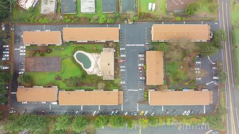 Cute Delightfully Remodeled Spacious Condo 2 Bedroom Condo by Redawnin