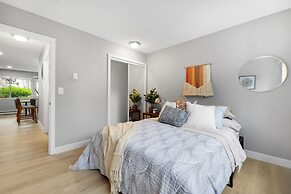 Cute Delightfully Remodeled Spacious Condo 2 Bedroom Condo by Redawnin