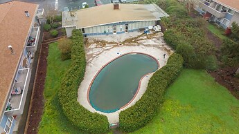 Cute Delightfully Remodeled Spacious Condo 2 Bedroom Condo by Redawnin