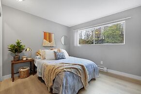 Cute Delightfully Remodeled Spacious Condo 2 Bedroom Condo by Redawnin