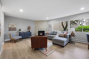 Cute Delightfully Remodeled Spacious Condo 2 Bedroom Condo by Redawnin