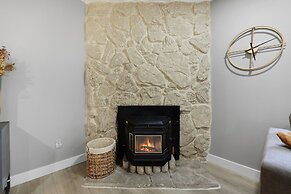 Cute Delightfully Remodeled Spacious Condo 2 Bedroom Condo by Redawnin