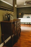 The Carriage House Inn