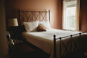 The Carriage House Inn