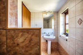 Elia Woodstone Houses