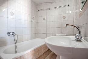 Elia Woodstone Houses