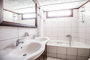 Elia Woodstone Houses