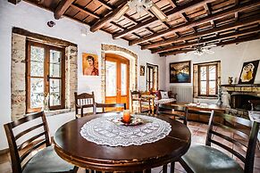 Elia Woodstone Houses