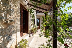 Elia Woodstone Houses