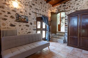 Elia Woodstone Houses