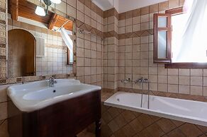 Elia Woodstone Houses