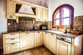 Elia Woodstone Houses