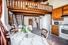 Elia Woodstone Houses