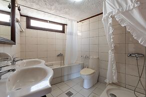 Elia Woodstone Houses