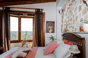 Elia Woodstone Houses