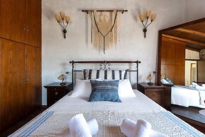 Elia Woodstone Houses