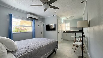 Barefoot Mailman Inn & Suites