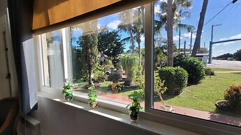 Barefoot Mailman Inn & Suites