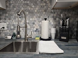 Barefoot Mailman Inn & Suites