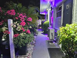 Barefoot Mailman Inn & Suites