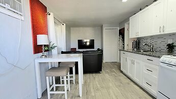 Barefoot Mailman Inn & Suites