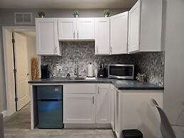 Barefoot Mailman Inn & Suites