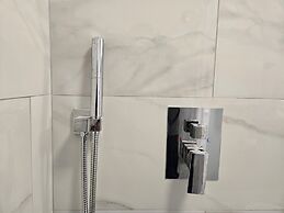 Barefoot Mailman Inn & Suites