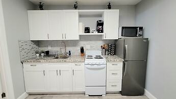 Barefoot Mailman Inn & Suites