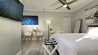 Barefoot Mailman Inn & Suites