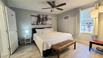 Barefoot Mailman Inn & Suites