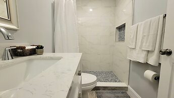 Barefoot Mailman Inn & Suites