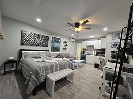 Barefoot Mailman Inn & Suites