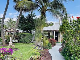 Barefoot Mailman Inn & Suites