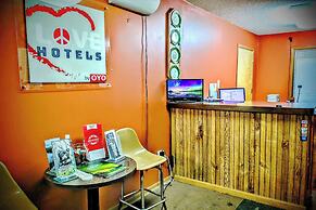Love Hotels Voyageur by OYO at International Falls MN