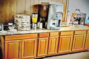 Love Hotels Voyageur by OYO at International Falls MN