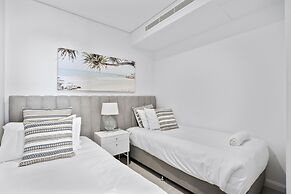 Ocean Surfers Paradise - GCLR