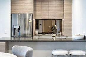 Ocean Surfers Paradise - GCLR