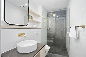 Ocean Surfers Paradise - GCLR