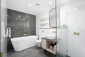 Ocean Surfers Paradise - GCLR