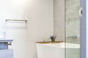 Ocean Surfers Paradise - GCLR