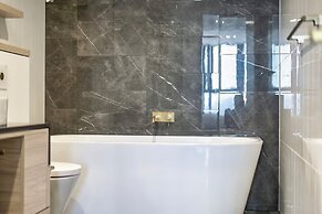 Ocean Surfers Paradise - GCLR