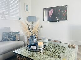 Stunning Cottage With hot Tub, North Wales Coast