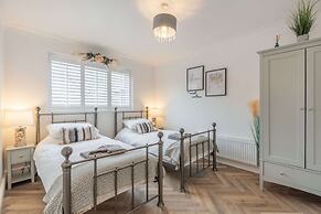 Stunning Cottage With hot Tub, North Wales Coast