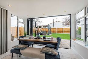 Stunning Cottage With hot Tub, North Wales Coast