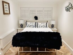 Stunning Cottage With hot Tub, North Wales Coast