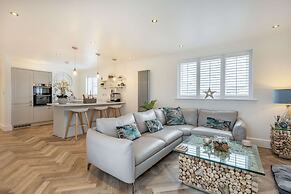 Stunning Cottage With hot Tub, North Wales Coast