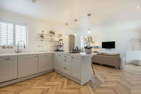 Stunning Cottage With hot Tub, North Wales Coast