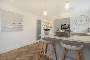 Stunning Cottage With hot Tub, North Wales Coast