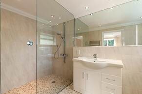 Sunningdale - Beach Side Cottage Sea Views Parking