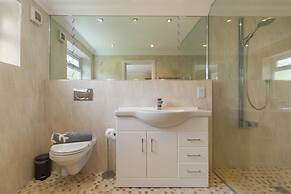 Sunningdale - Beach Side Cottage Sea Views Parking